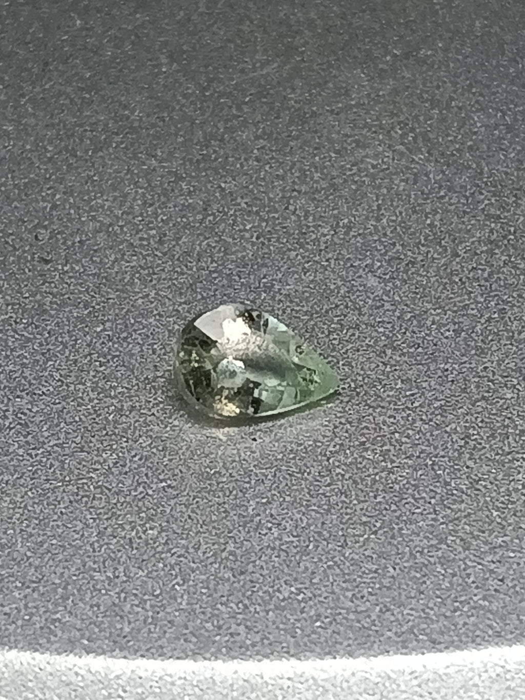 Esmeralda Natural Colombiana sin tratamiento · Talla lagrima · 0,30 ct