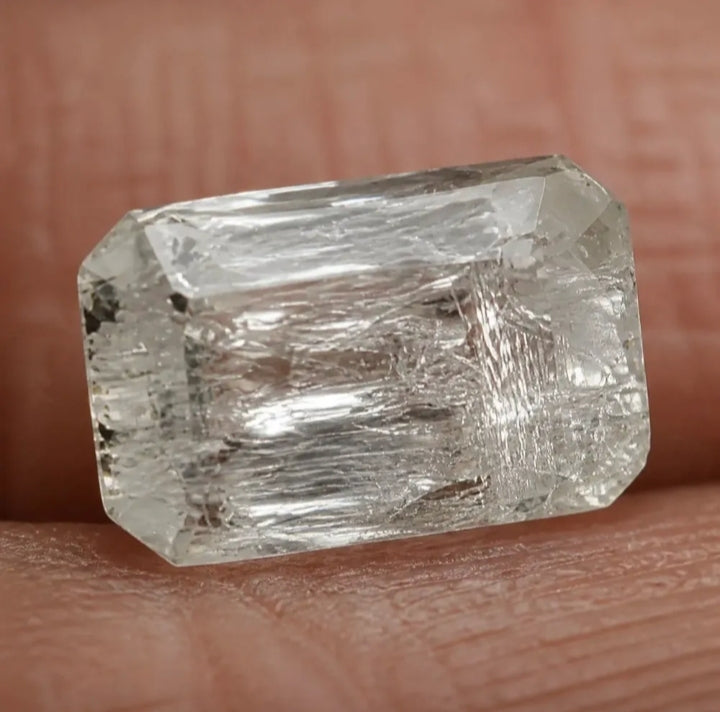 Esmeralda Natural Colombiana 0.70 ct Sin Tratamiento 7x4mm
