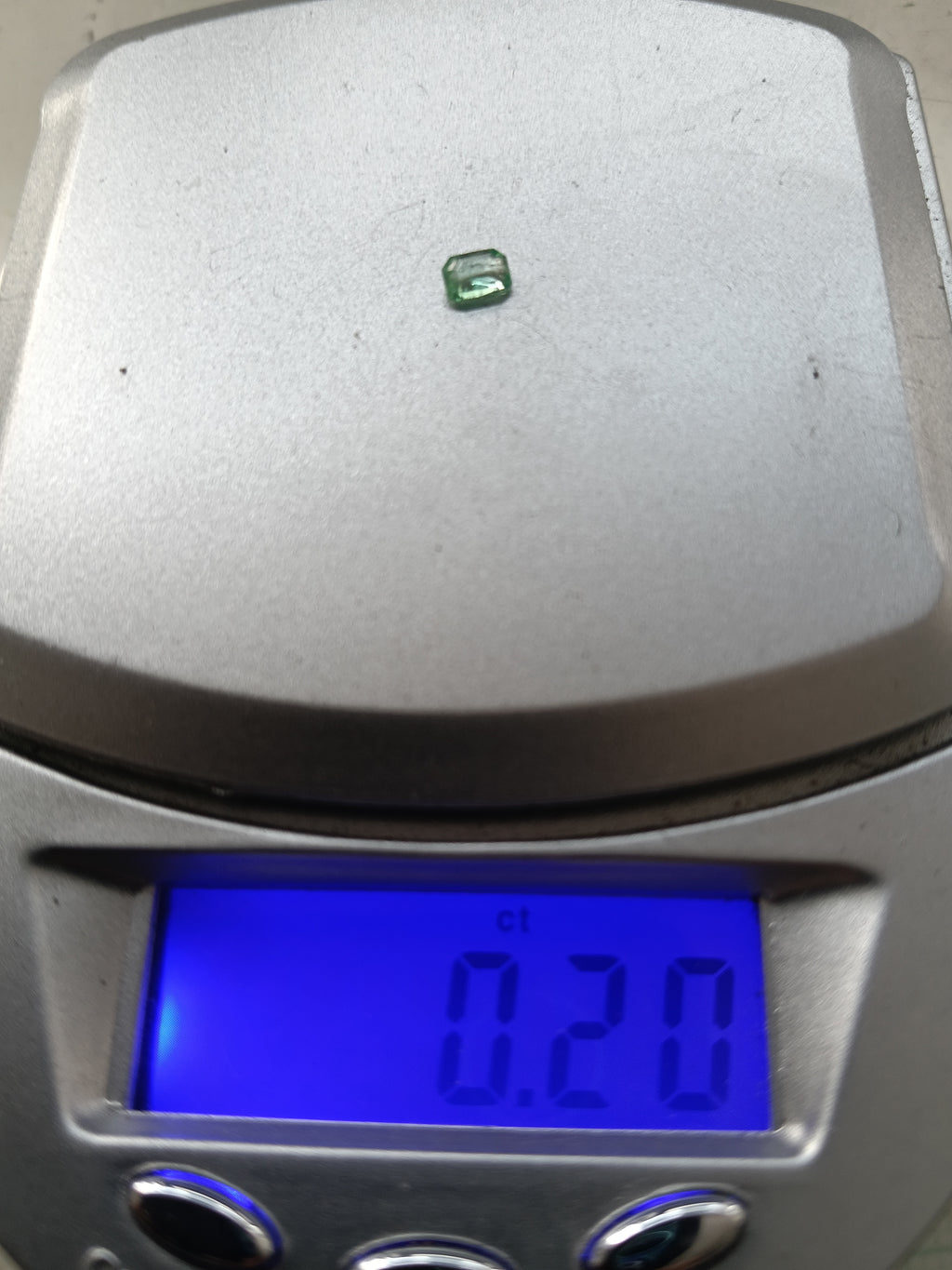 Linda Esmeralda Natural de Colombia sin tratamiento 0.20ct buen cristal entonado