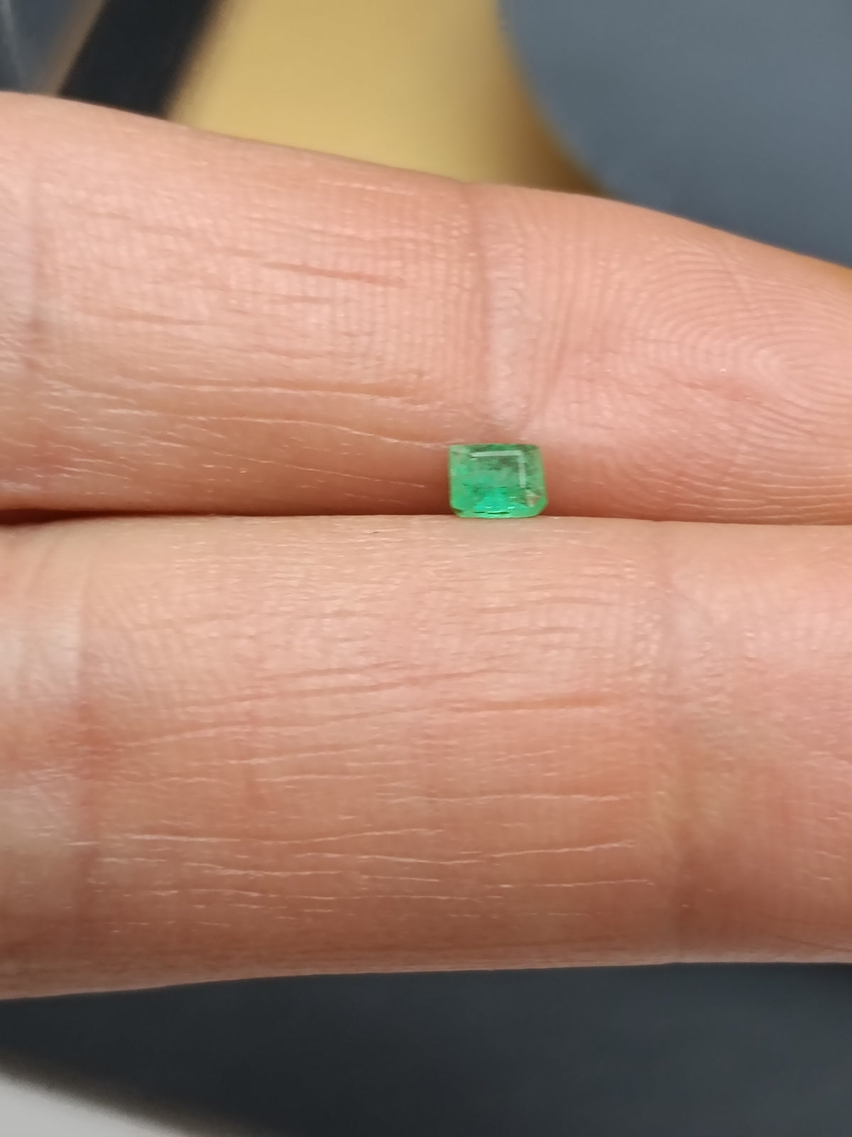 Esmeralda Natural Colombiana talla rectangular · 0,20 ct