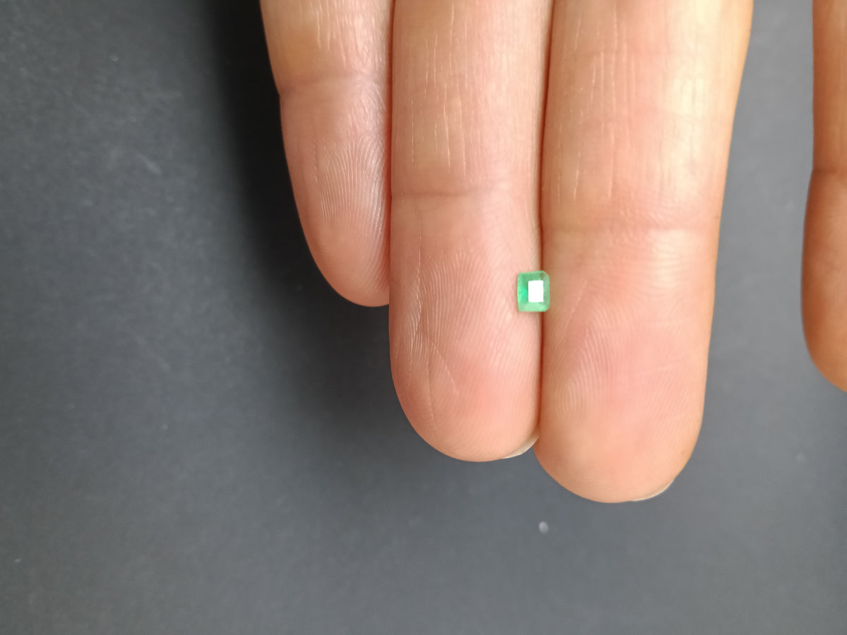 Esmeralda Natural Colombiana talla rectangular · 0,20 ct