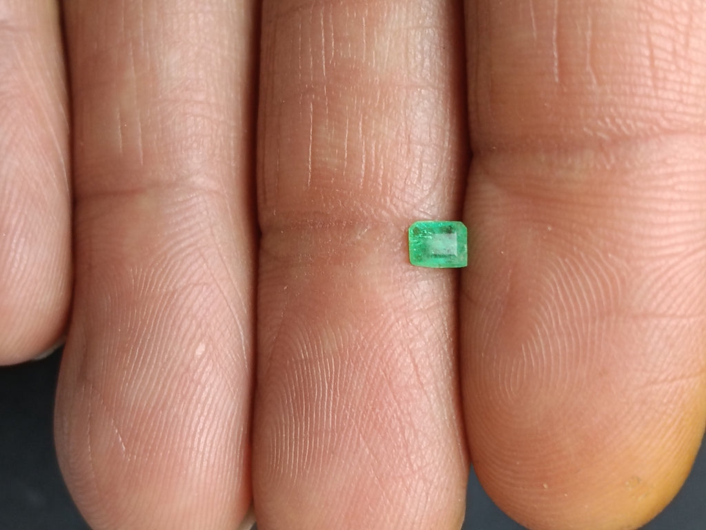 Esmeralda Natural Colombiana talla rectangular · 0,20 ct