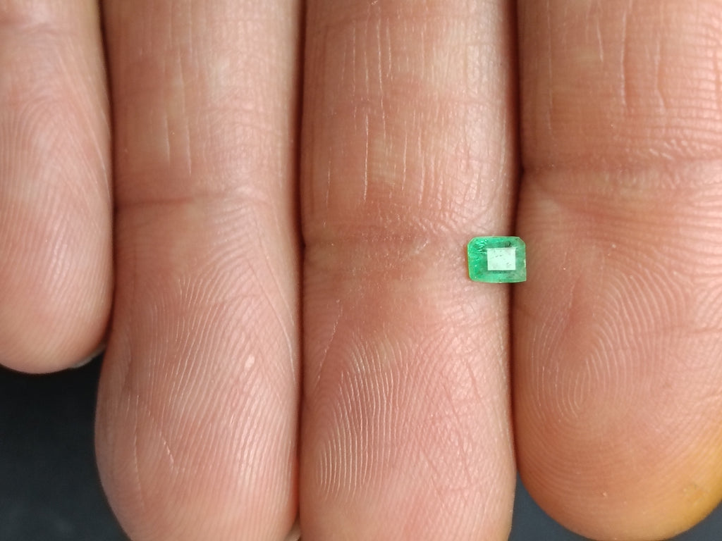 Esmeralda Natural Colombiana talla rectangular · 0,20 ct